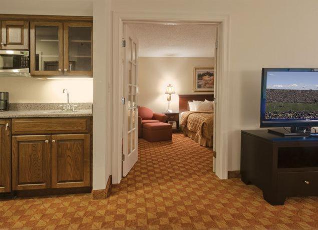 Ann Arbor Regent Hotel And Suites Exteriör bild